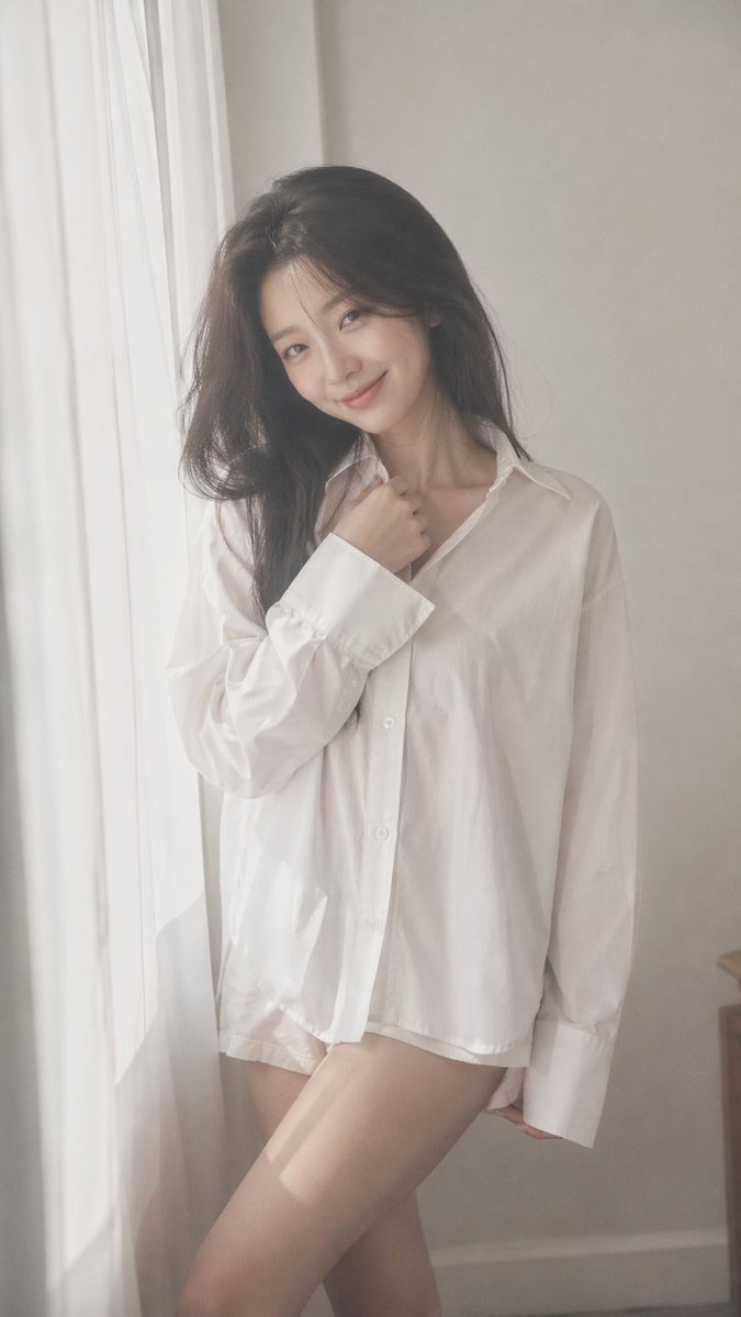 9:16 vertical — Korean idol portrait photography, single subject  soft black mi…